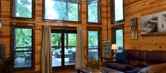 Creekside Cowboy, 7 Bed 3.5 Bath cabin 3 minutes from restaurants.