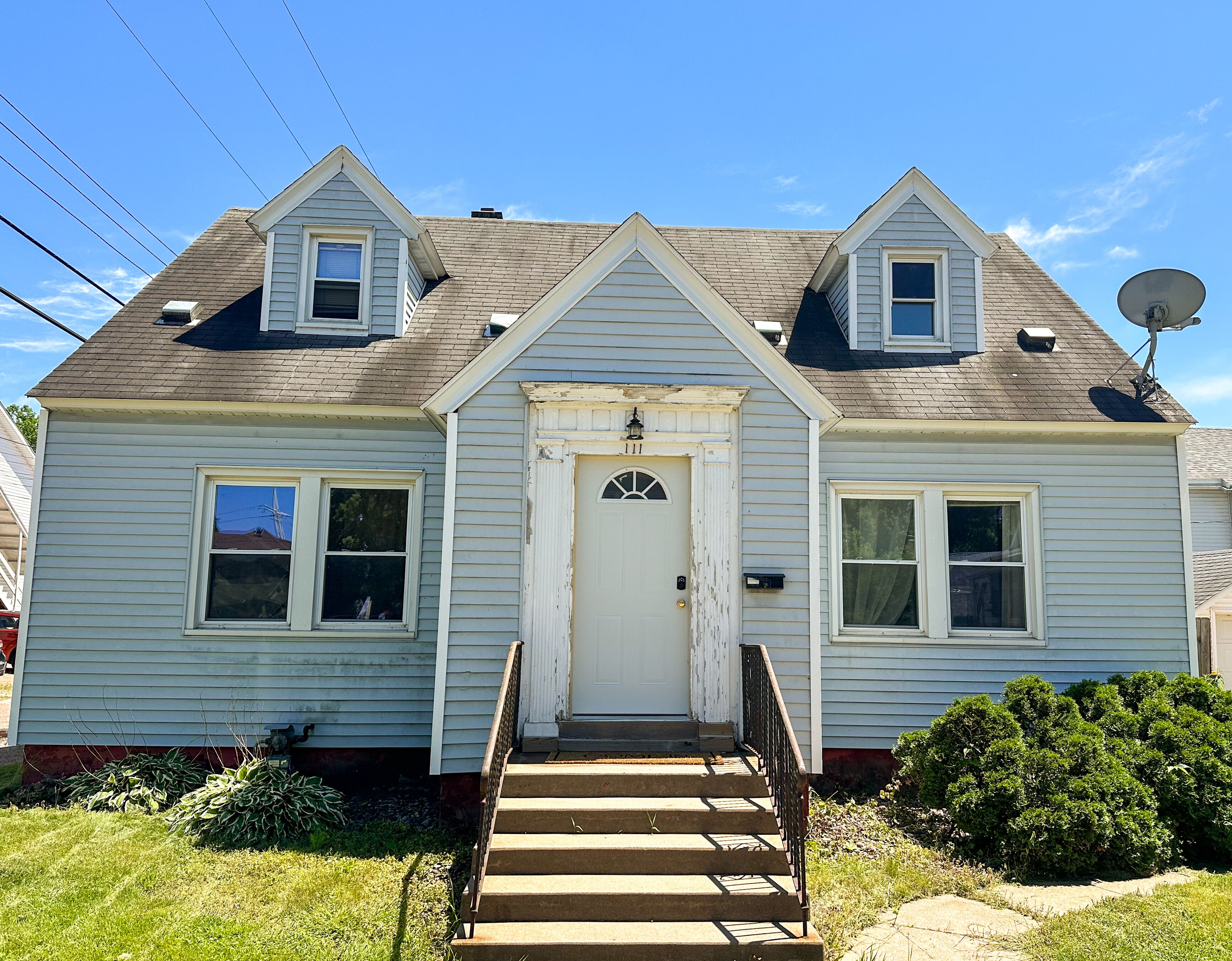 Unique & Charming - 4 bed Home steps from the River! Pet Friendly!