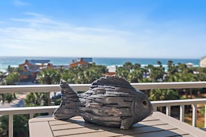 Property grounds - 3BR Condo with 2 King Suites + Bunk Room, Pool & Beach Access | Beach Therapy (Destin)