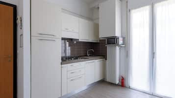 Fridge, microwave, stovetop, electric kettle