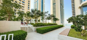 Exterior - Aya - Exquisite Beachfront 1BR Living in Palm Jumeirah (Madinat Zayed)
