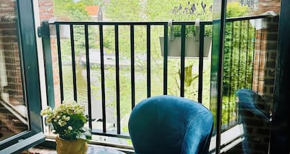 Spacious 2bedr- Apartment With Canal View in City Center