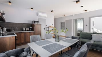 Apartment, 2 Bedrooms | Private kitchen | Fridge, microwave, oven, stovetop