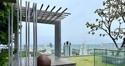 Amazing Seaview Apartment at Best Location in Pattaya