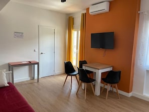 1 bedroom, bed sheets