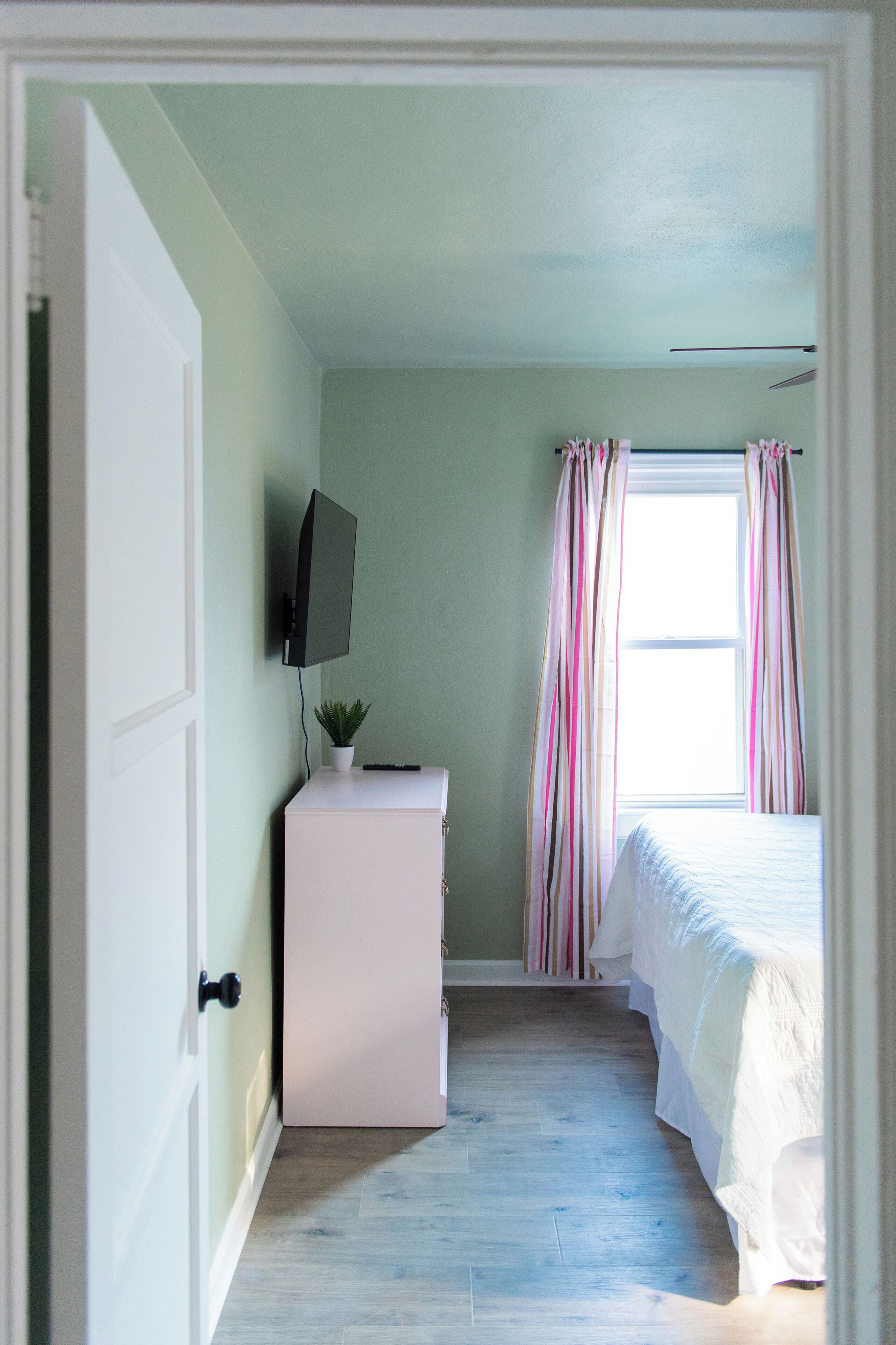 2 chambres, coffres-forts dans les chambres, bureau