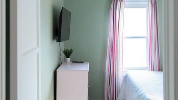2 chambres, coffres-forts dans les chambres, bureau