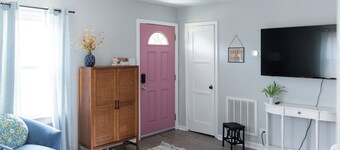 Colorfully fun, Pet-friendly Home in Lynchburg , Virginia with fire pit
