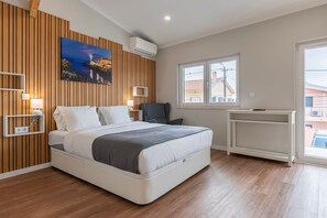 Estúdio família, sacada | Ferros/tábuas de passar roupa, Wi-Fi de cortesia