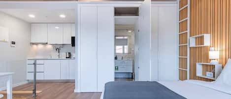 Iron/ironing board, free WiFi