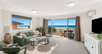 Golden Sea 12 - Absolute Beachfront Bilinga - Min. 3 Night Stays!