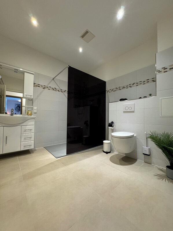 Shower, hair dryer, towels, soap - Zentral & Ruhig im Ortskern von Bad Rothenfelde (Bad Rothenfelde)
