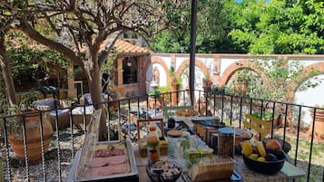 Desayuno buffet incluido todos los días
