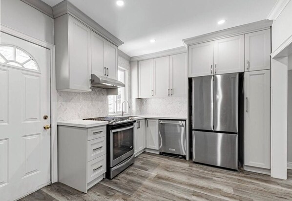 Fridge, microwave, oven, stovetop