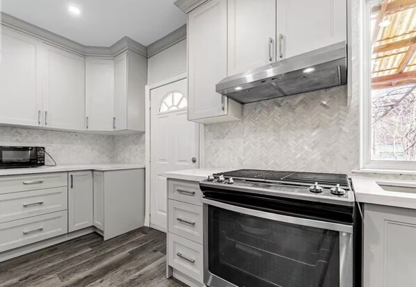 Fridge, microwave, oven, stovetop