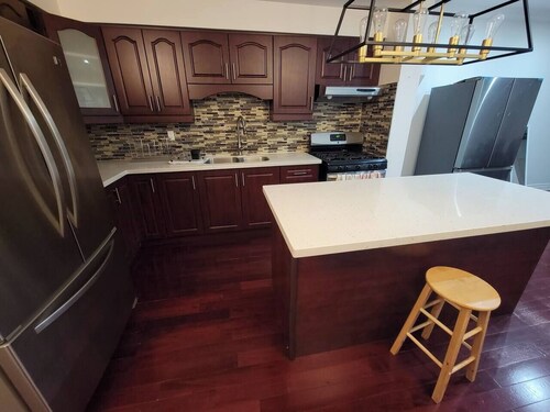 6bed 2bath huge house in downtown Step to Grocery Store Public Transit Park