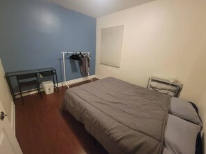 6 bedrooms, desk, iron/ironing board, free WiFi