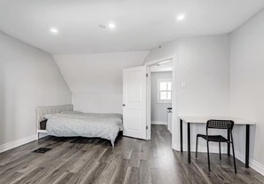 6 bedrooms, desk, iron/ironing board, free WiFi