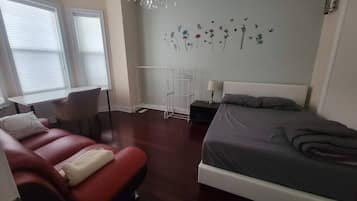 6 bedrooms, desk, iron/ironing board, free WiFi