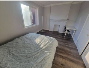 6 bedrooms, desk, iron/ironing board, free WiFi