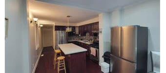 6bed 3 bath house in downtown Step to Grocery Store Public Transit Park