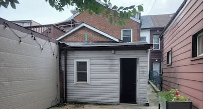 Downtown Huge House Step to Grocery Store Public Transit Library Hospital Park