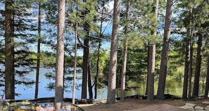 Lake front NEW Cabin 2bd 2b AC/WIFI, kayak, beach, fish, firepit