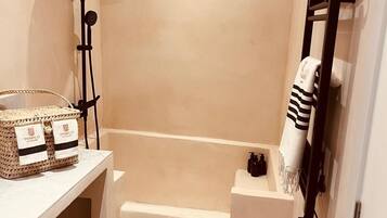 Casa Deluxe, vistas al jardín | Baño