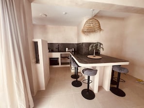 Deluxe House, Garden View | Private kitchen