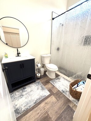 Serviettes fournies, savon, papier toilette