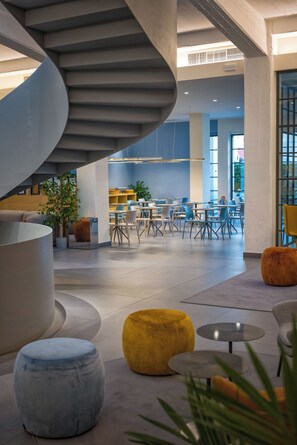 المنشأة من الداخل