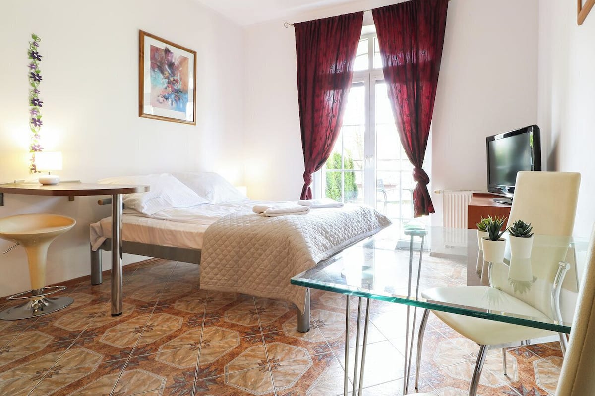 1 habitación, decoración personalizada y muebles diferentes