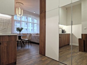 Superior Studio Suite, Patio | Private kitchenette | Fridge, microwave, stovetop, toaster - Baltic Home (Swinoujscie)