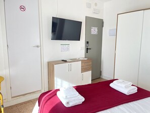 1 bedroom, bed sheets - Estudio con Cama Matrimonio en Arganda del Rey, Madrid Cocina y Balcón (Arganda del Rey)