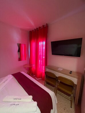 1 bedroom, bed sheets - Estudio con Cama Matrimonio en Arganda del Rey, Madrid Cocina y Balcón (Arganda del Rey)