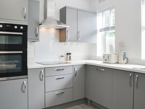 Dishwasher, cookware/dishes/utensils