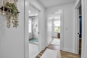 Interior - Kenmore Luxy Loft (Kenmore)