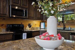 Fridge, microwave, oven, stovetop - Dream Big is a modern entertainer's delight, wrap around decks, hot tub. (Broken Bow)