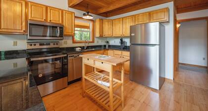 New! Chic Cabin w/ Hot Tub, Trails & Dog Friendly