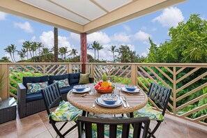 Outdoor dining - Newly Renovated in 2024!  E22 Waikoloa Beach Villas (Waikoloa Beach Resort)
