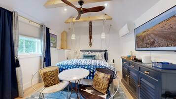 Iron/ironing board, Internet, bed sheets
