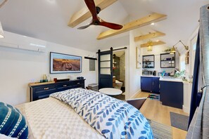 Iron/ironing board, internet, bed sheets