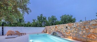 Holiday home Casa LYRA with heated pool in Novigrad 800m from the beach