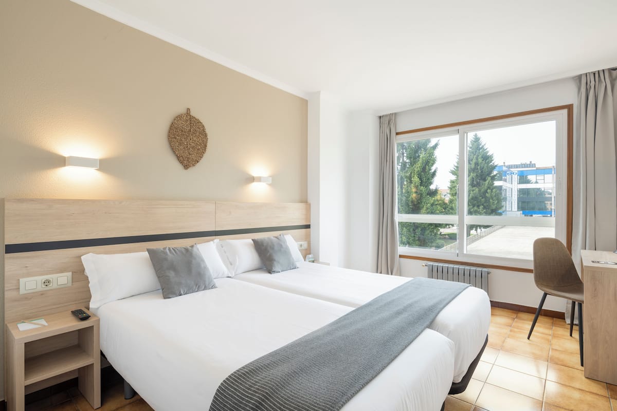 Economy Double or Twin Room | Desk, laptop workspace, free WiFi