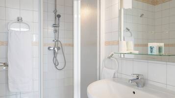 Handtücher, Seife, Shampoo, Toilettenpapier