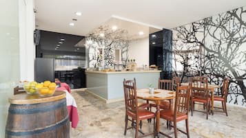 Desayuno buffet diario (EUR 7.50 por persona)