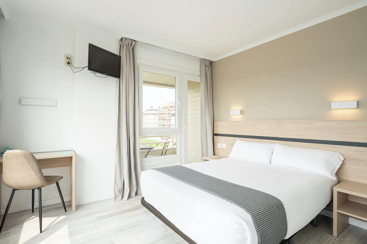 Standard Double or Twin Room | Desk, laptop workspace, free WiFi