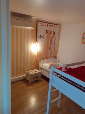3 bedrooms, desk, iron/ironing board, travel cot - Meublé de Tourisme "LA Pave" (Saint-André)
