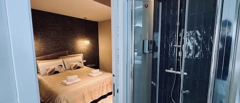 Standard Room | Hypo-allergenic bedding, down comforters, memory foam beds, free minibar