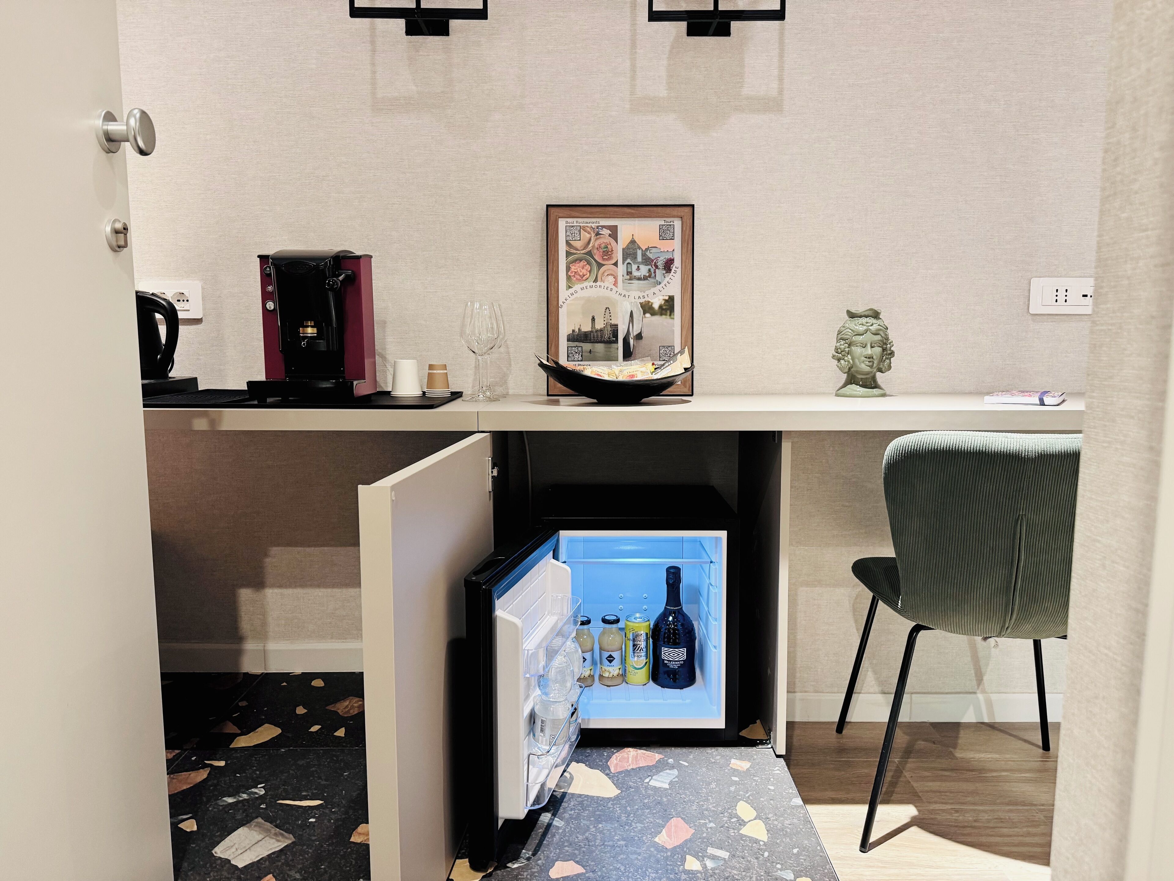 Business Room | Mini-refrigerator